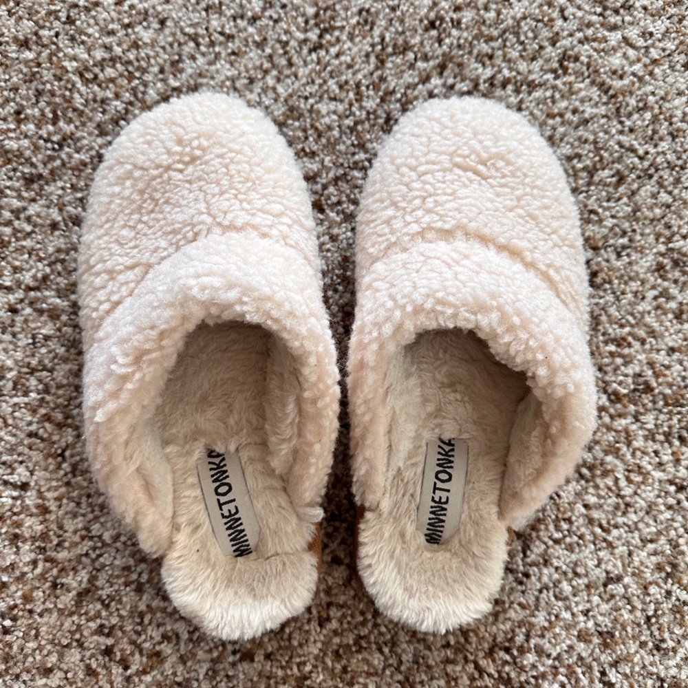 Cream Sherpa slippers
